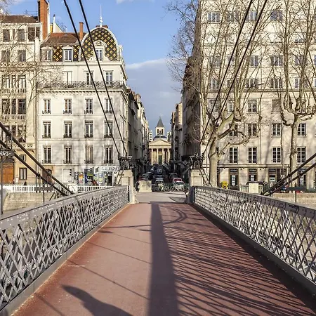 Like - Corneille * Lyon